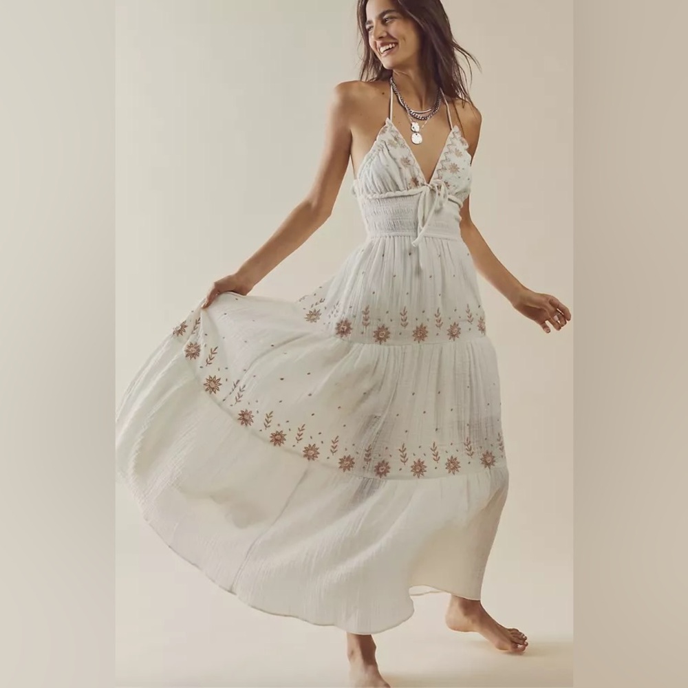 Elegant White Floral Maxi Dress Size Small